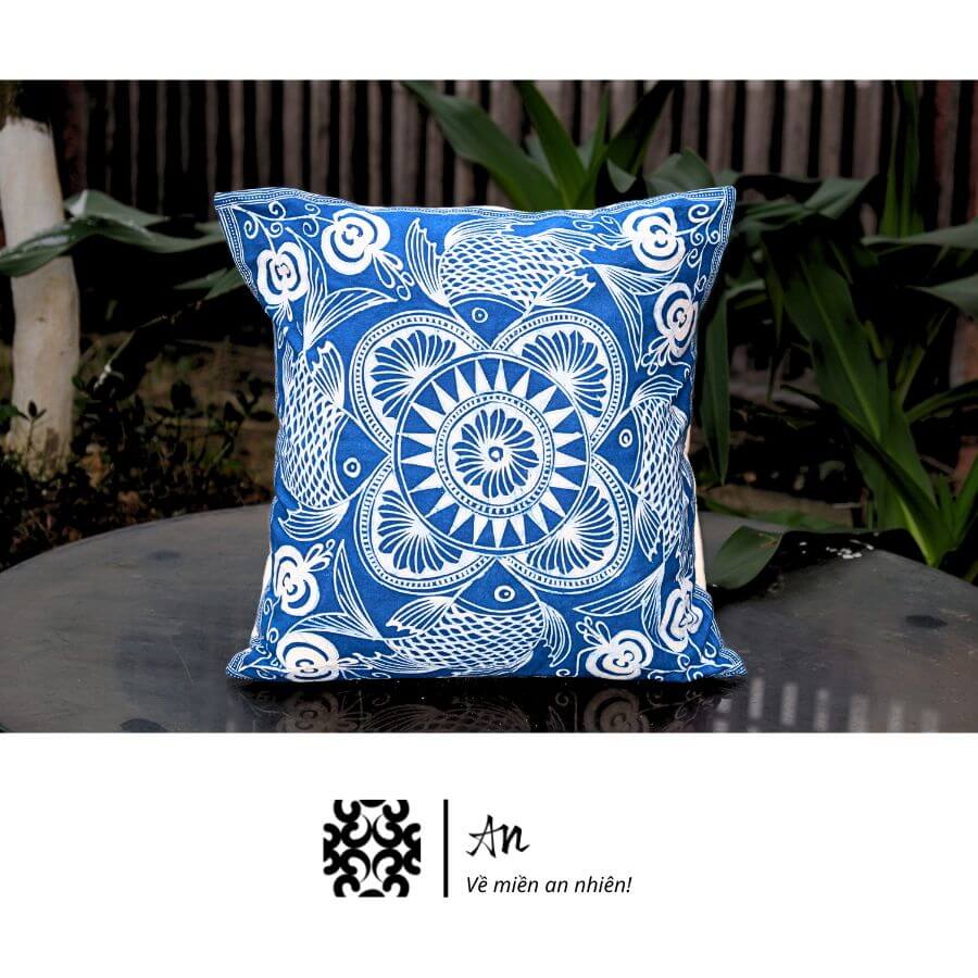 bst sắc màu tây bắc gối vuôg cotton nhuộc chàm vẽ sáp ong và bông gạo thiên nhiên (1) bst sắc màu tây bắc gối vuôg cotton nhuộc chàm vẽ sáp ong và bông gạo thiên nhiên (1)