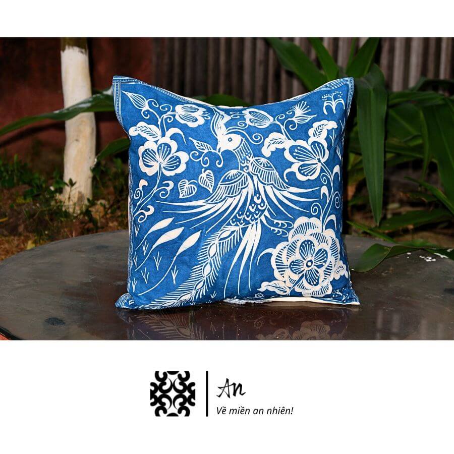 bst sắc màu tây bắc gối vuôg cotton nhuộc chàm vẽ sáp ong và bông gạo thiên nhiên (1) bst sắc màu tây bắc gối vuôg cotton nhuộc chàm vẽ sáp ong và bông gạo thiên nhiên (1)