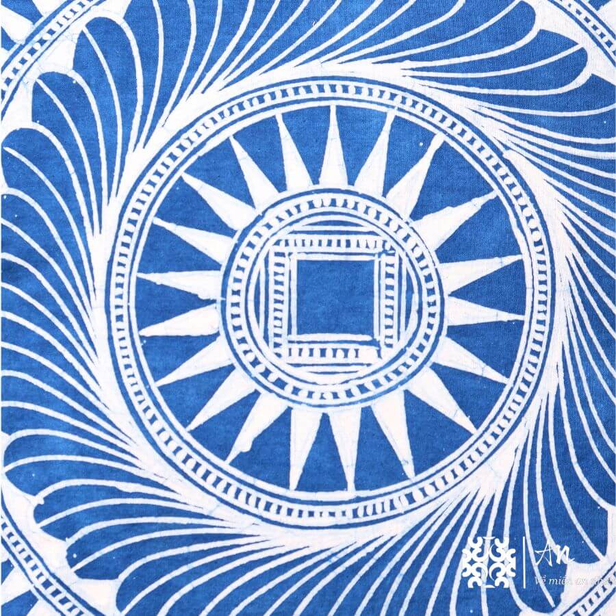 bst sắc màu tây bắc gối vuôg cotton nhuộc chàm vẽ sáp ong và bông gạo thiên nhiên (1) bst sắc màu tây bắc gối vuôg cotton nhuộc chàm vẽ sáp ong và bông gạo thiên nhiên (1)